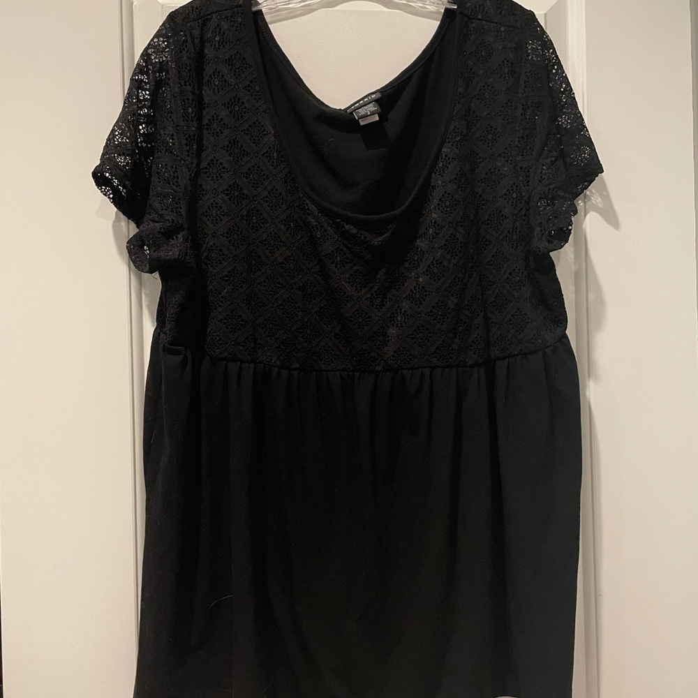 Torrid black top with lace size 2 (18/20)